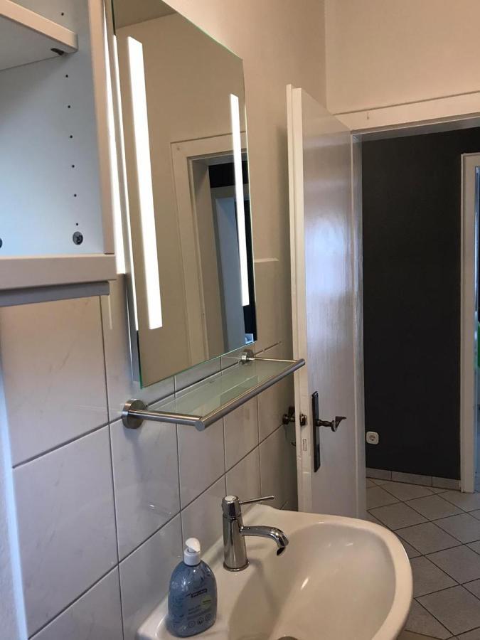 Grosse Ferienwohnung An Der Rheinpromenade Three Duisburg Exteriér fotografie