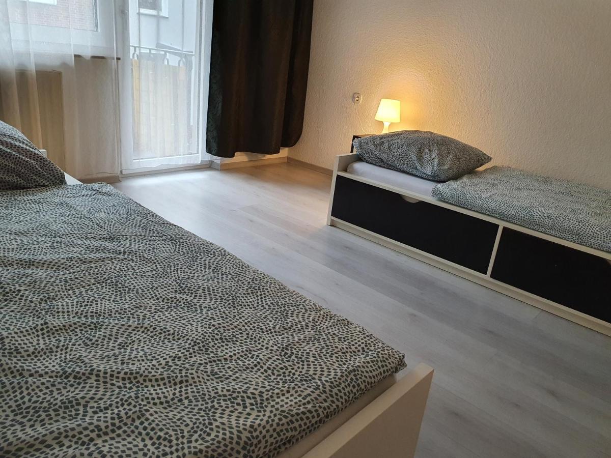 Grosse Ferienwohnung An Der Rheinpromenade Three Duisburg Exteriér fotografie